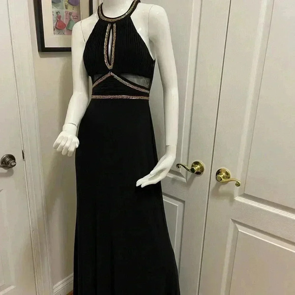 Beaty & Adam Stunning black evening dress. Very chic and elegant. - Picture 1 of 11